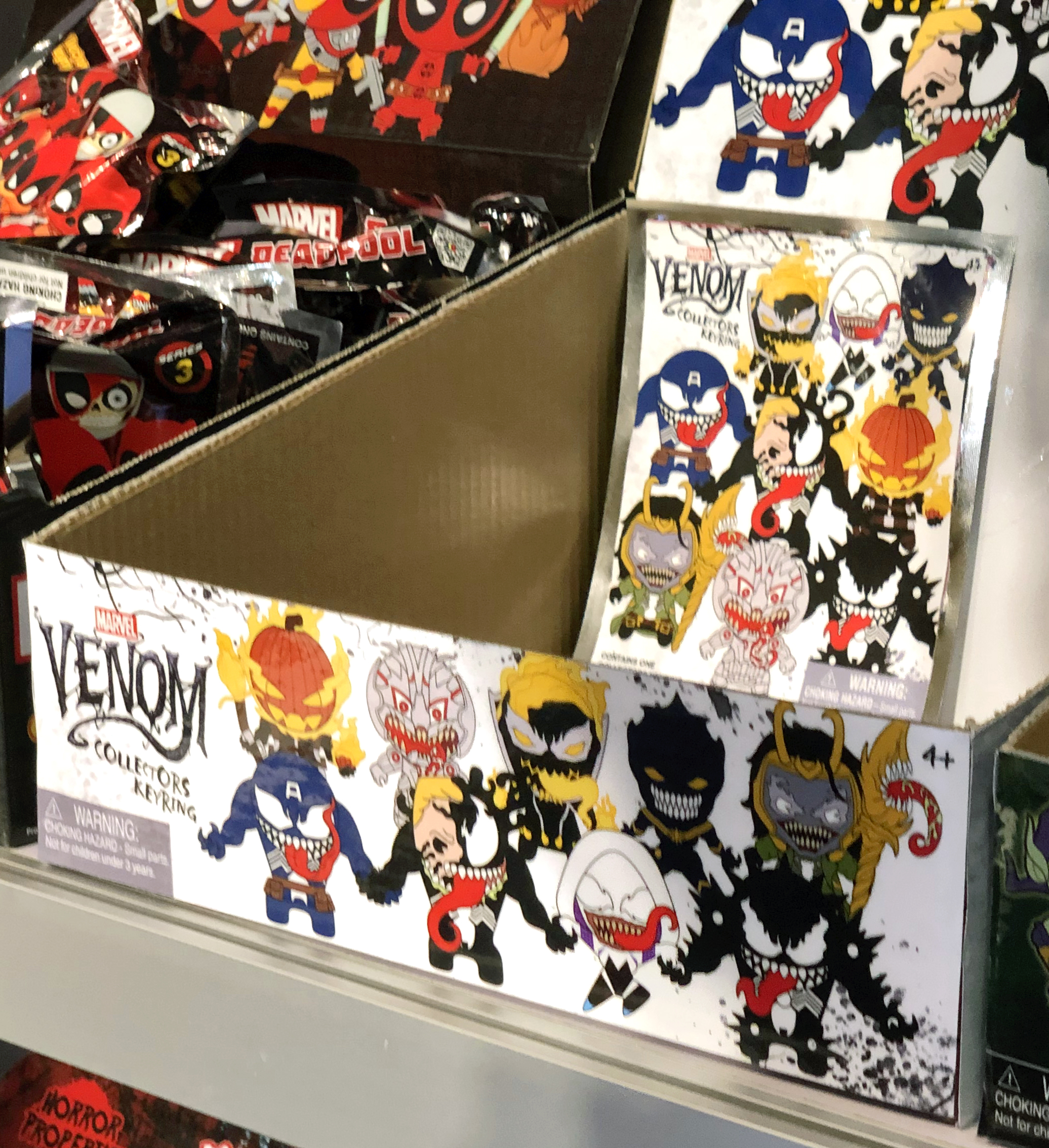 2018 Toy Fair Monogram International Venom Collectors Keyrings 01