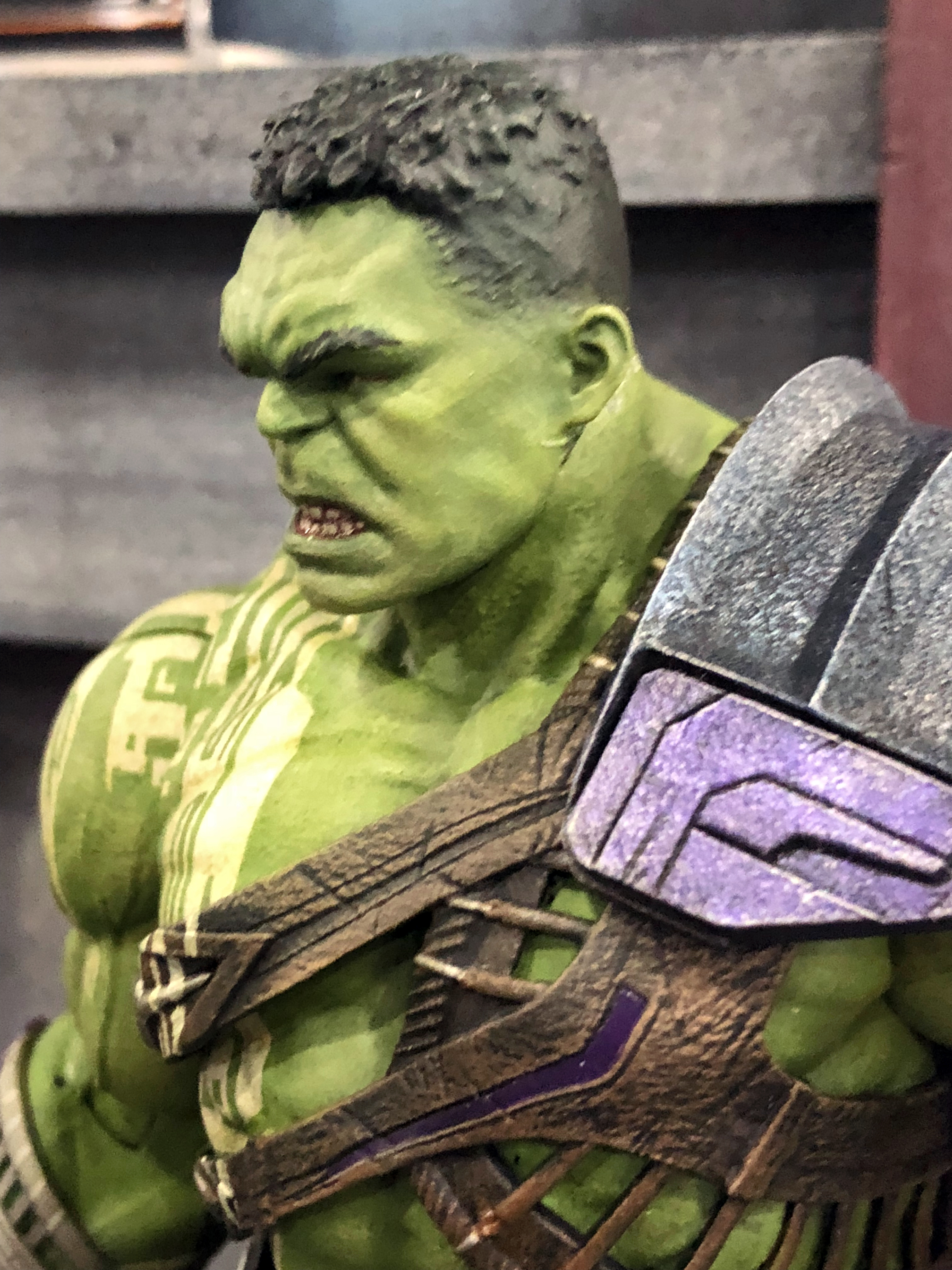2018 Toy Fair Mezco Hulk Ragnarok 03